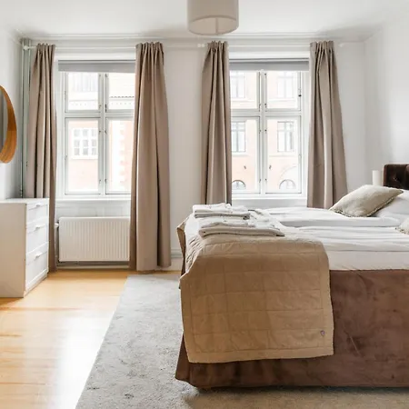 Nyhavn - Luxurious 3-4 Bedroom Копенгаген